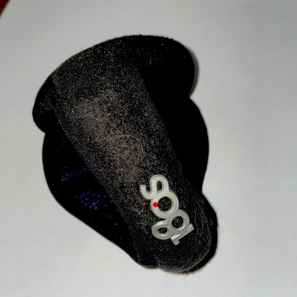 Like New 180s Earmuffs for women in black   Best rated earmuffs on Internet - Picture 2 of 3